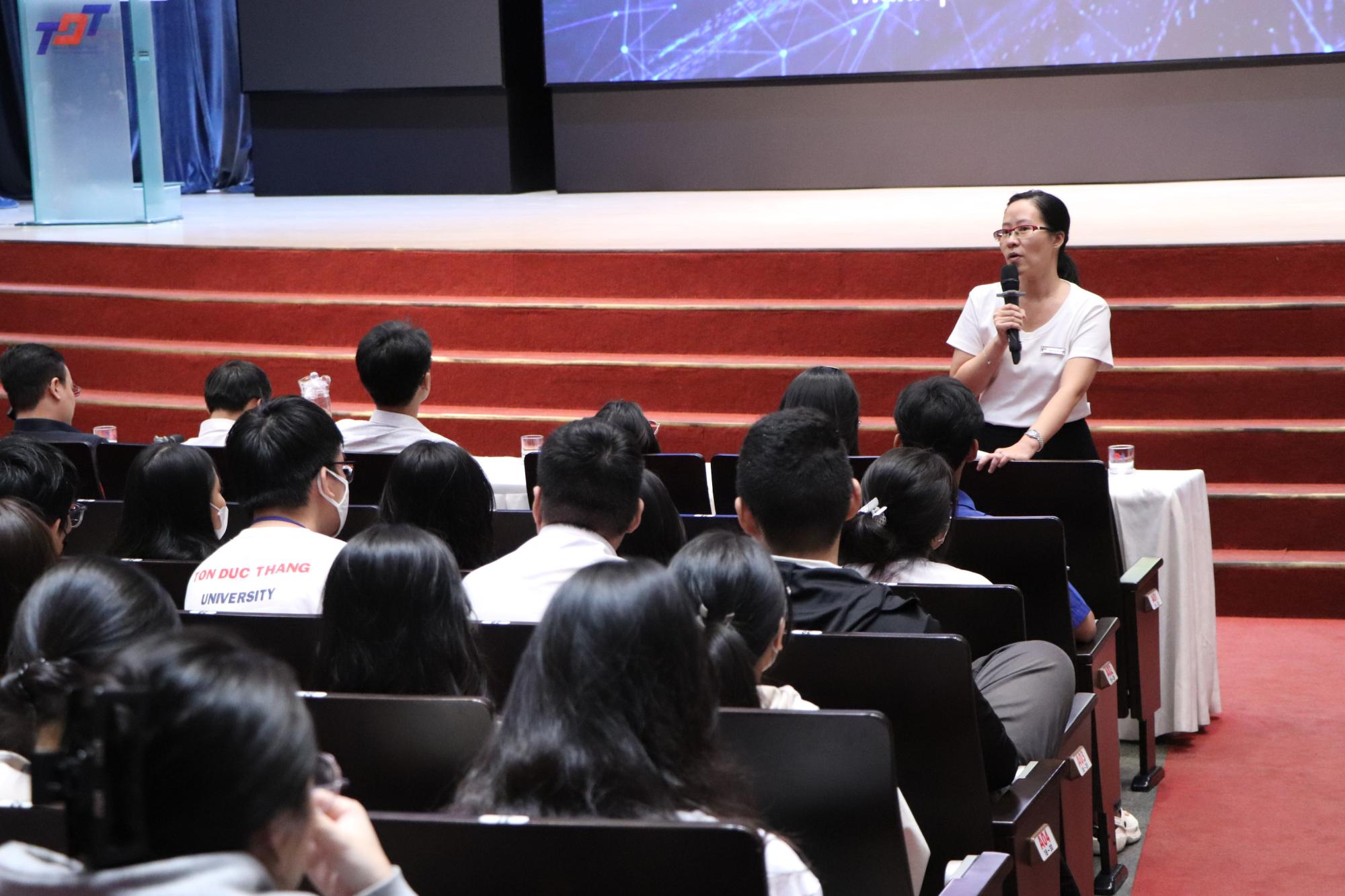 Gặp gỡ, chào đón sinh viên NH 2025-2026