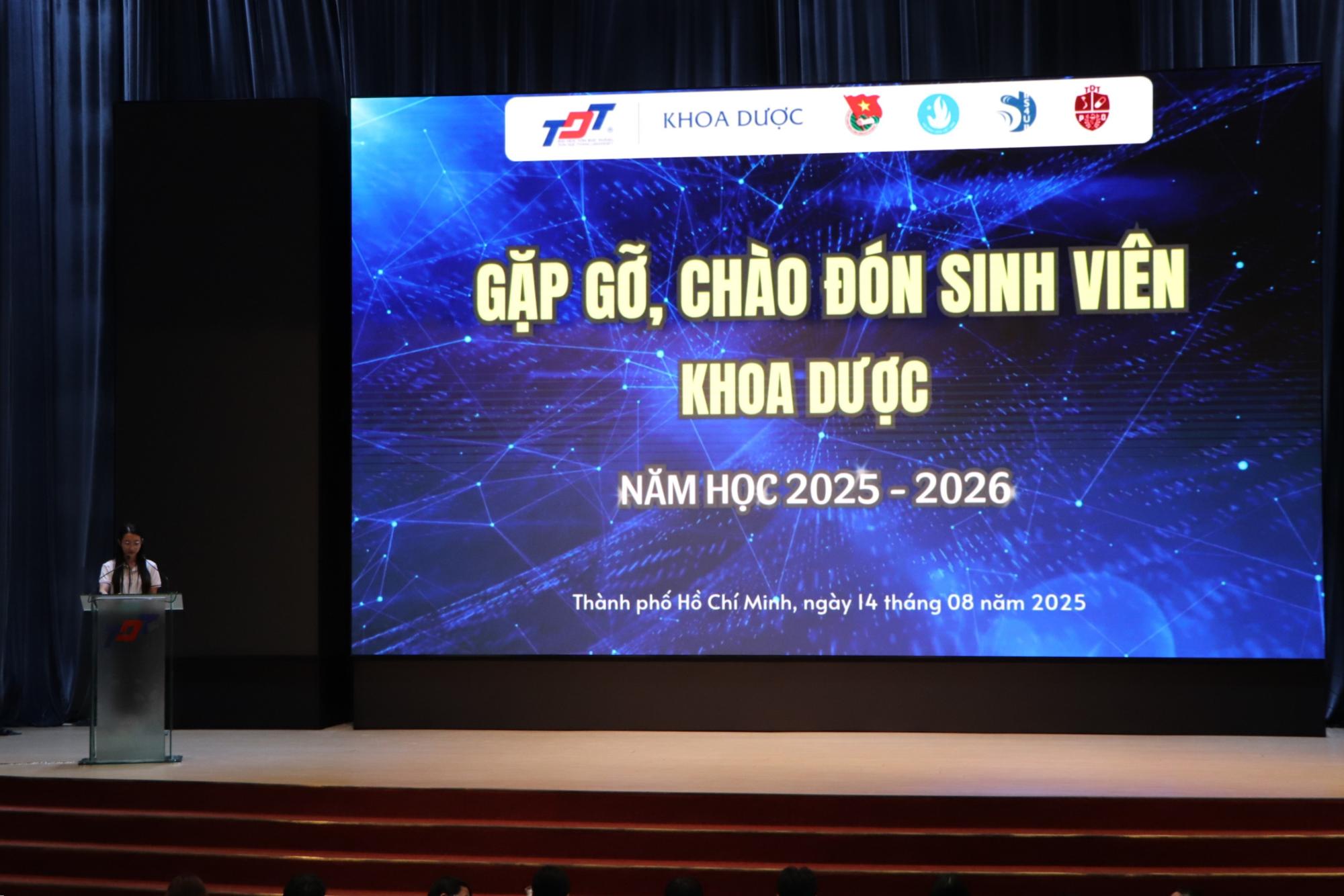 Gặp gỡ, chào đón sinh viên NH 2025-2026
