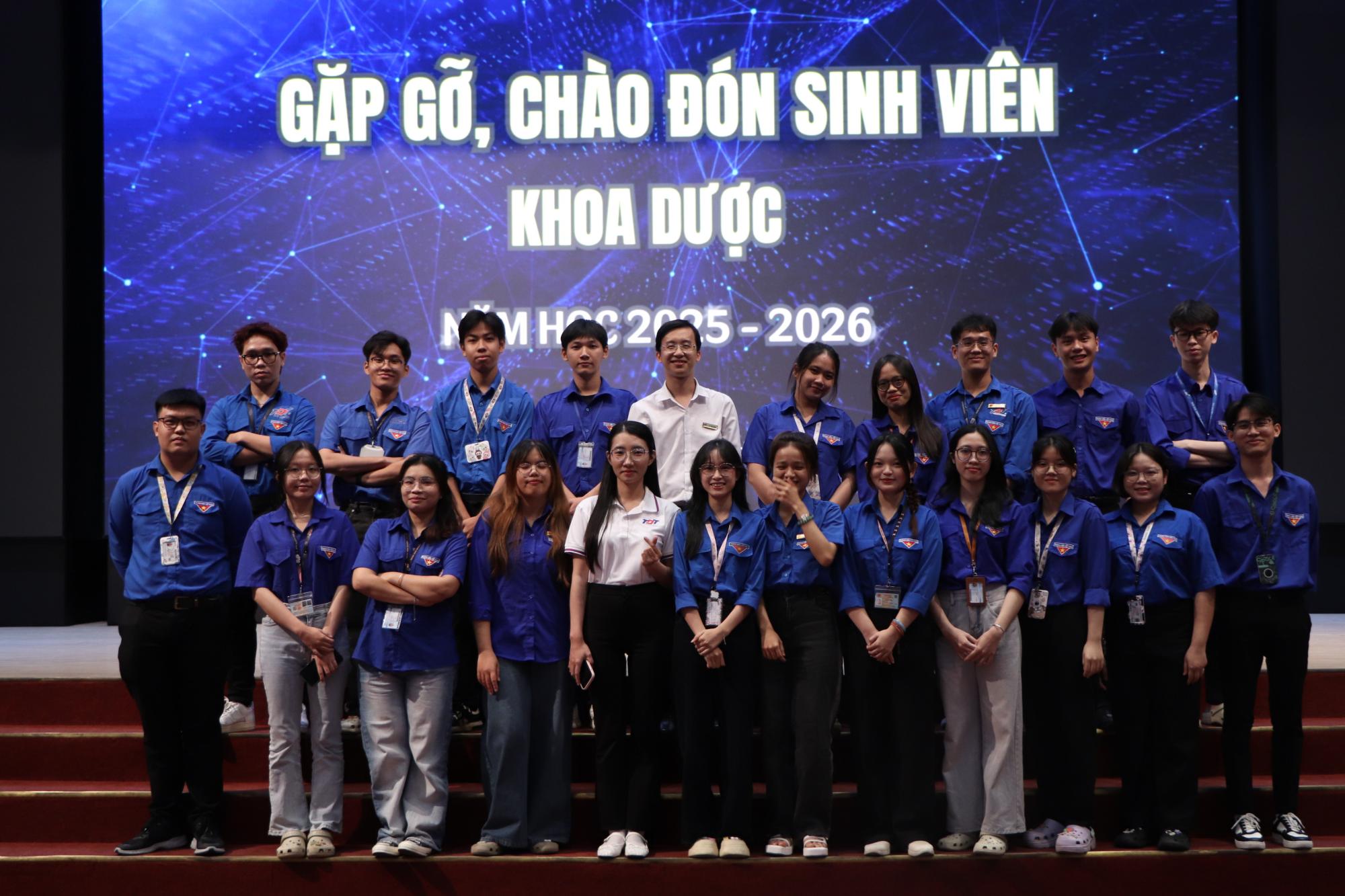 Gặp gỡ, chào đón sinh viên NH 2025-2026