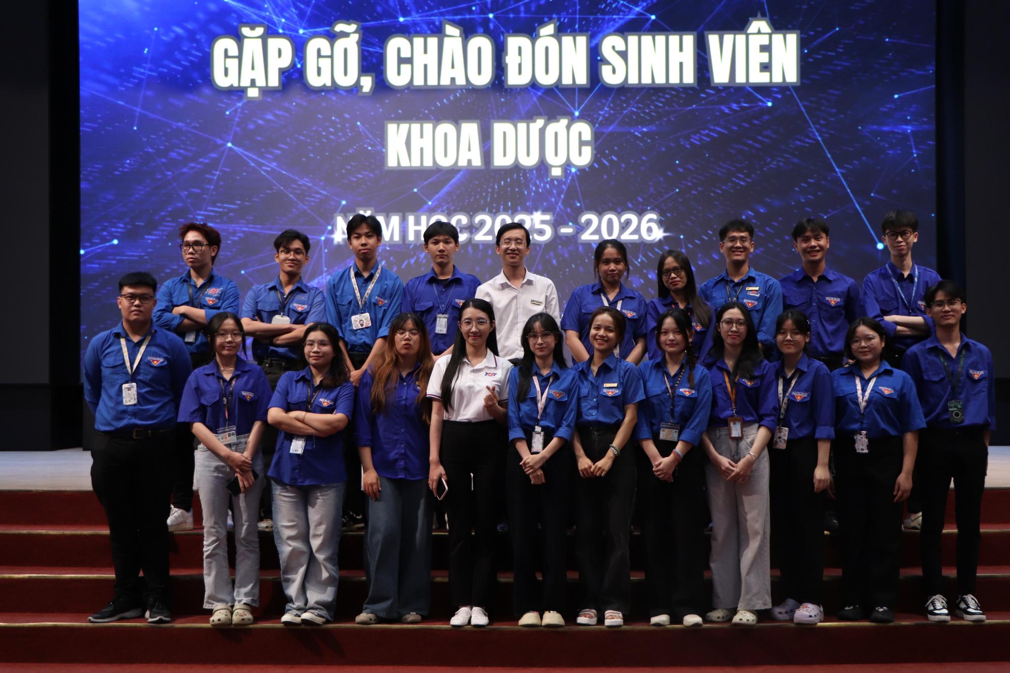 Gặp gỡ, chào đón sinh viên NH 2025-2026