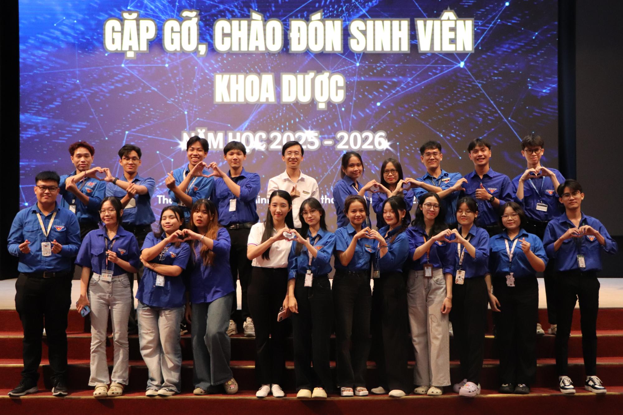 Gặp gỡ, chào đón sinh viên NH 2025-2026