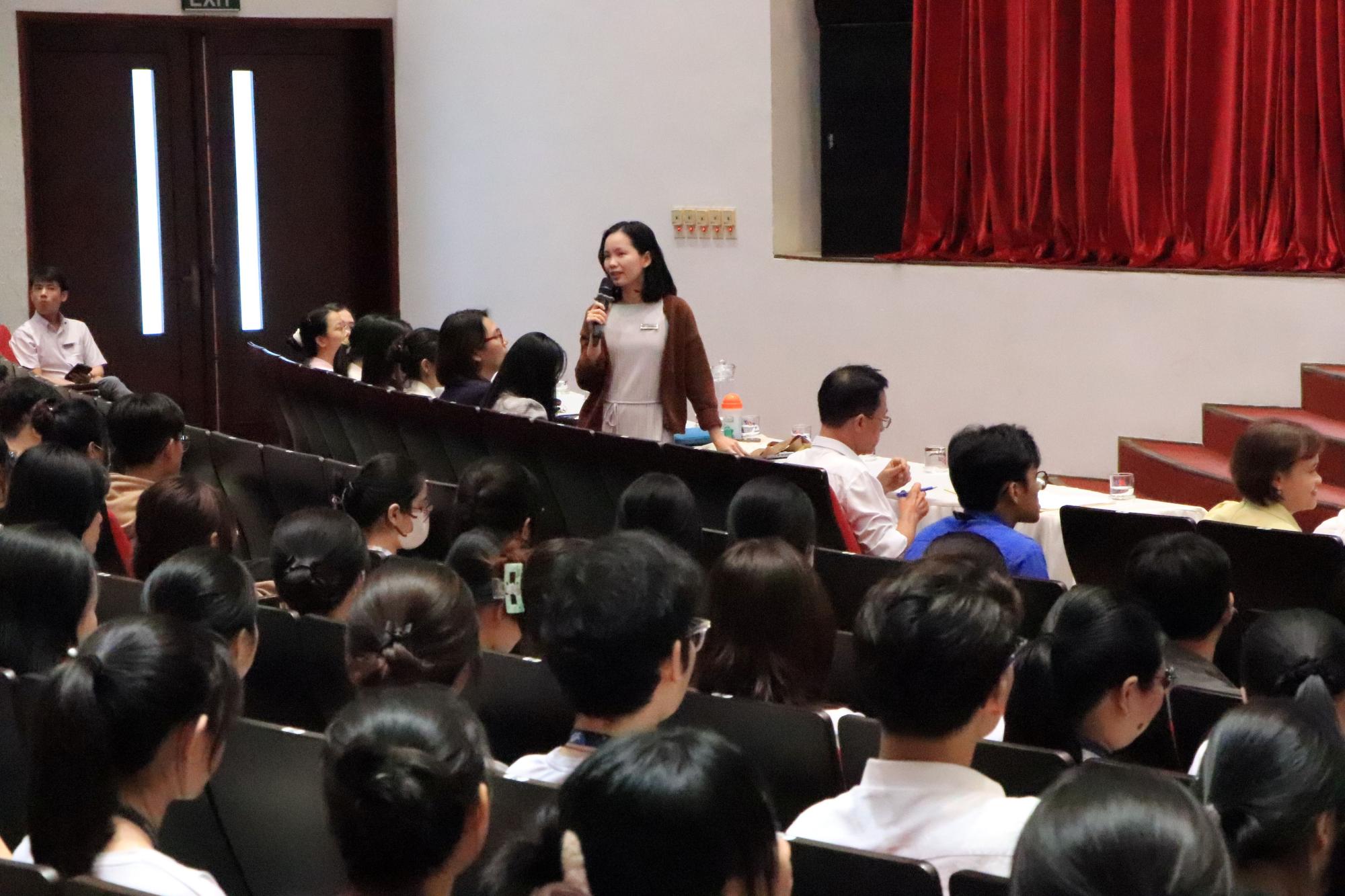 Gặp gỡ, chào đón sinh viên NH 2025-2026