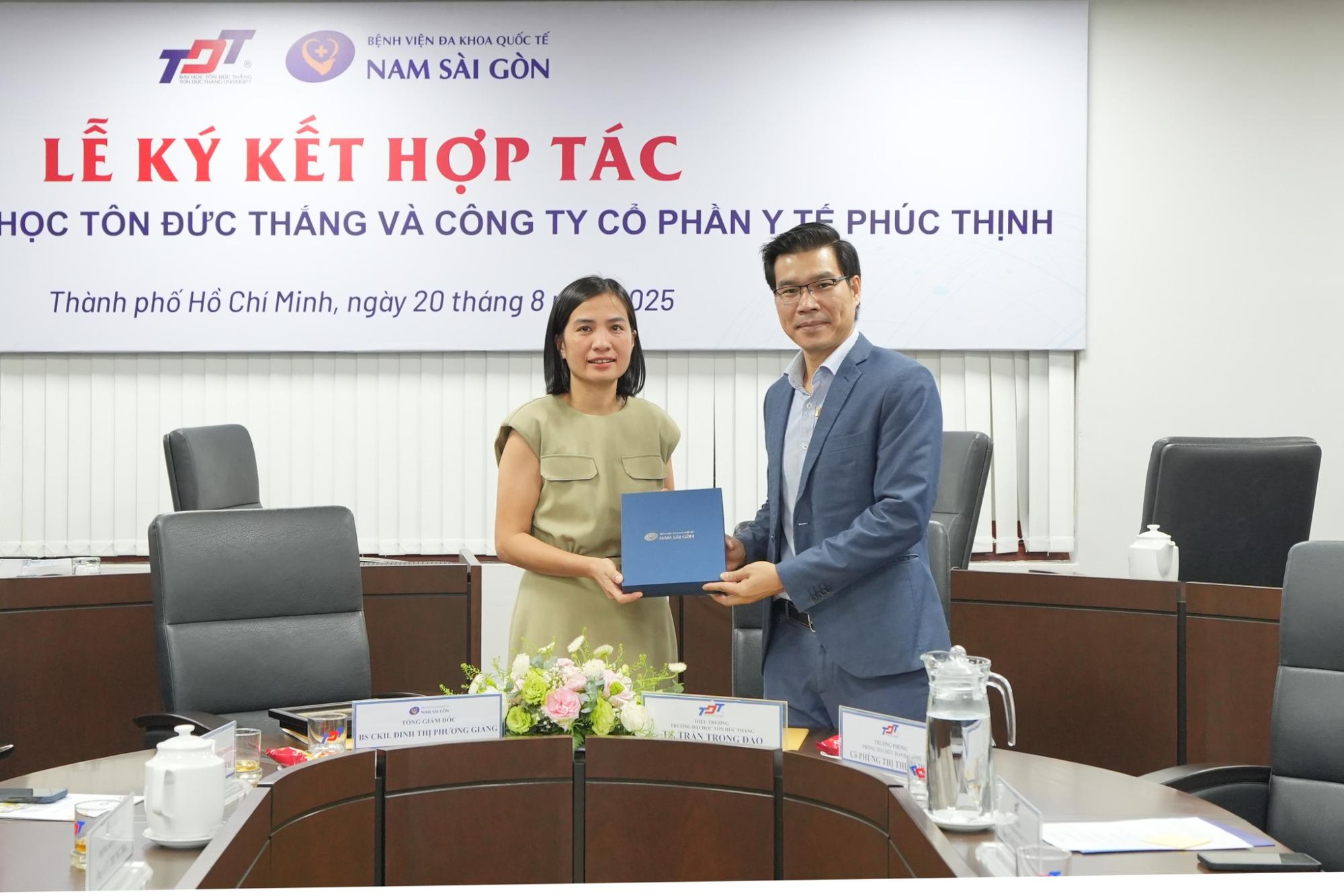 Lễ ký kết TDTU - Phúc Thịnh (4)