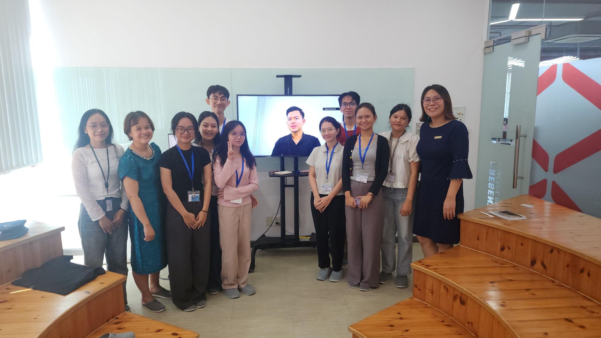 SVQT báo cáo tổng kết khóa học hai tháng (Presentation after 2-month course)