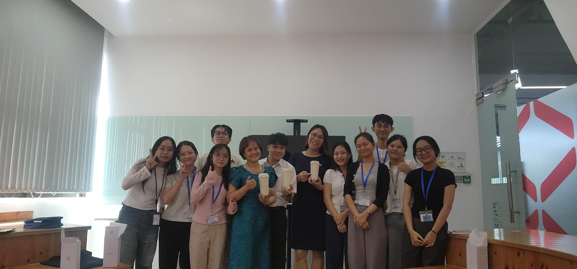 SVQT báo cáo tổng kết khóa học hai tháng (Presentation after 2-month course)