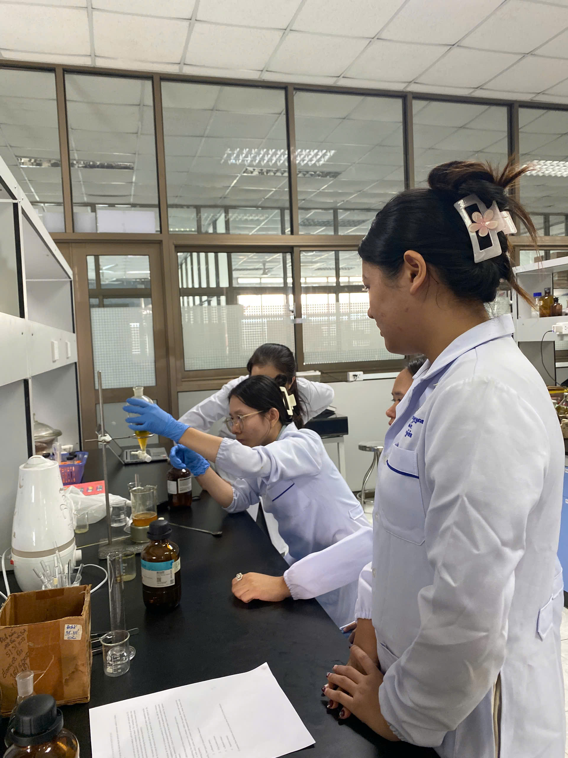 Trải nghiệm làm nghiên cứu tại phòng thí nghiệm (Laboratory Research)