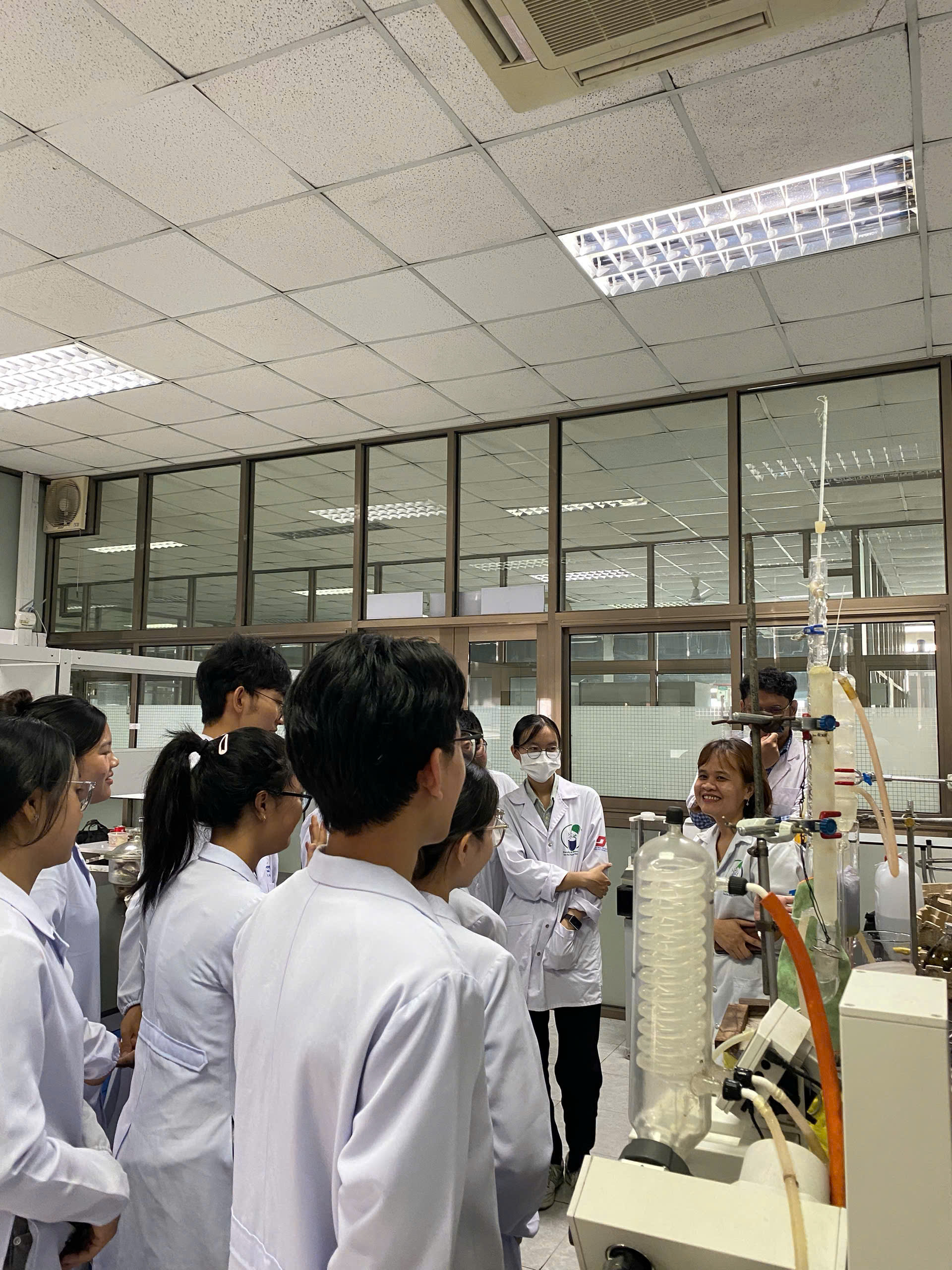 Trải nghiệm làm nghiên cứu tại phòng thí nghiệm (Laboratory Research)