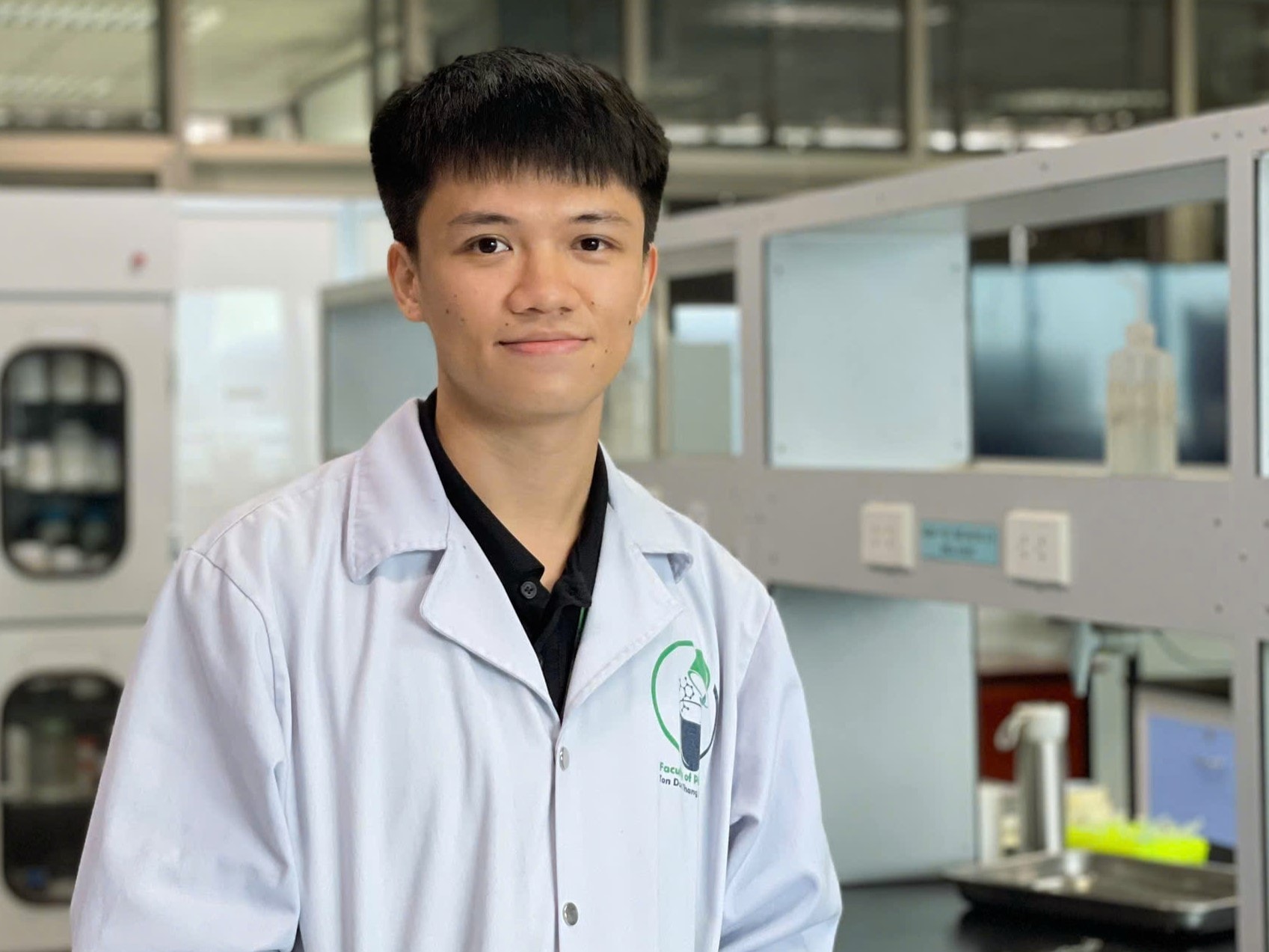 Võ Nguyễn Huy Hoàng xuất sắc giành học bổng toàn phần thạc sĩ hóa dược tại Pháp. Ảnh: THÚY HIỀN