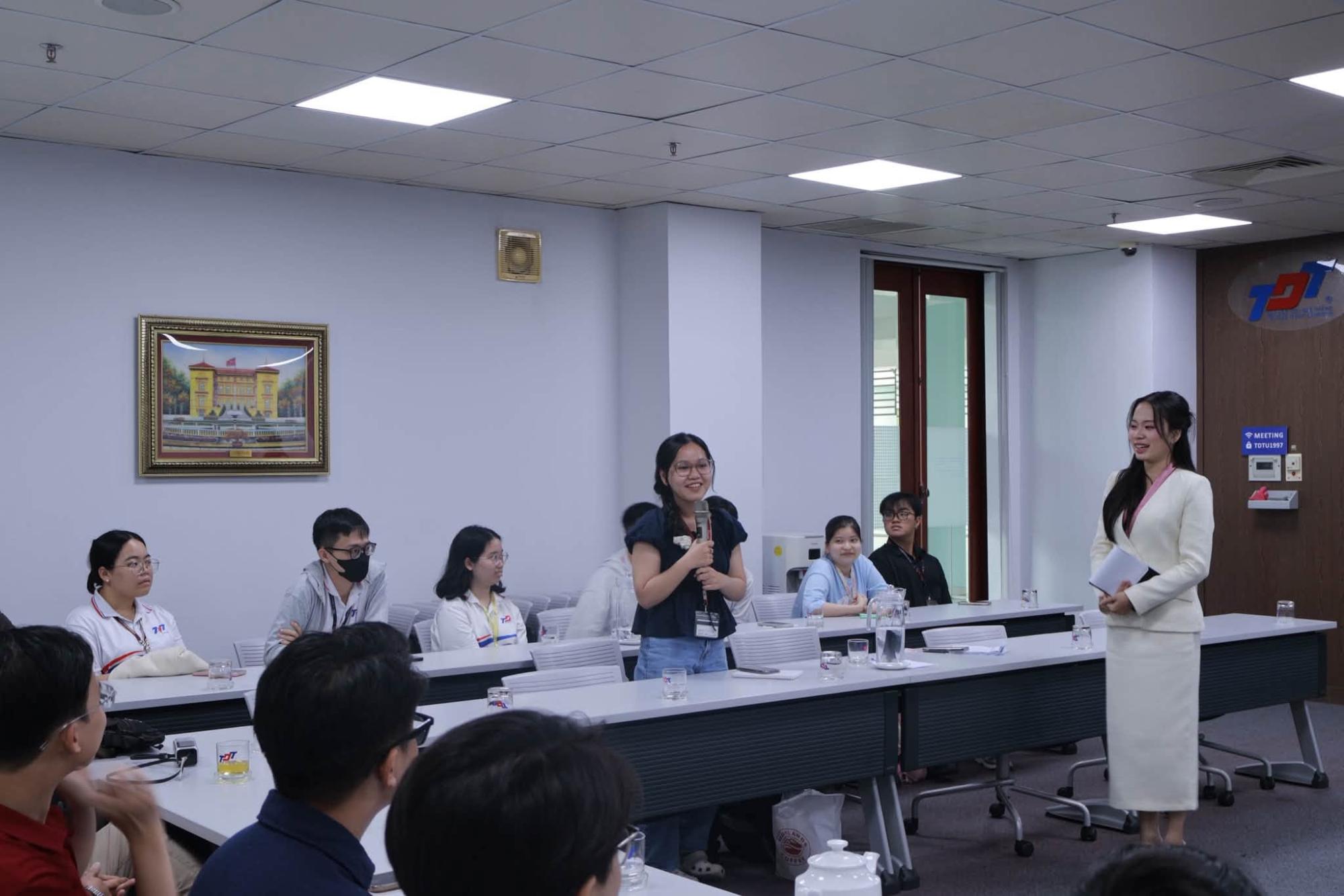 Cựu sinh viên chia sẻ kinh nghiệm cùng sinh viên Khoa Dược