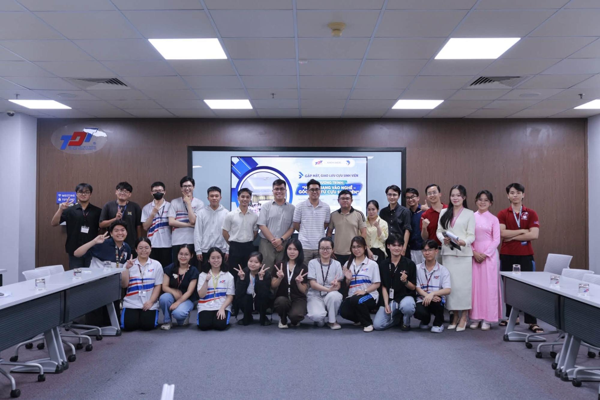 Buổi gặp mặt, giao lưu cựu sinh viên Khoa Dược