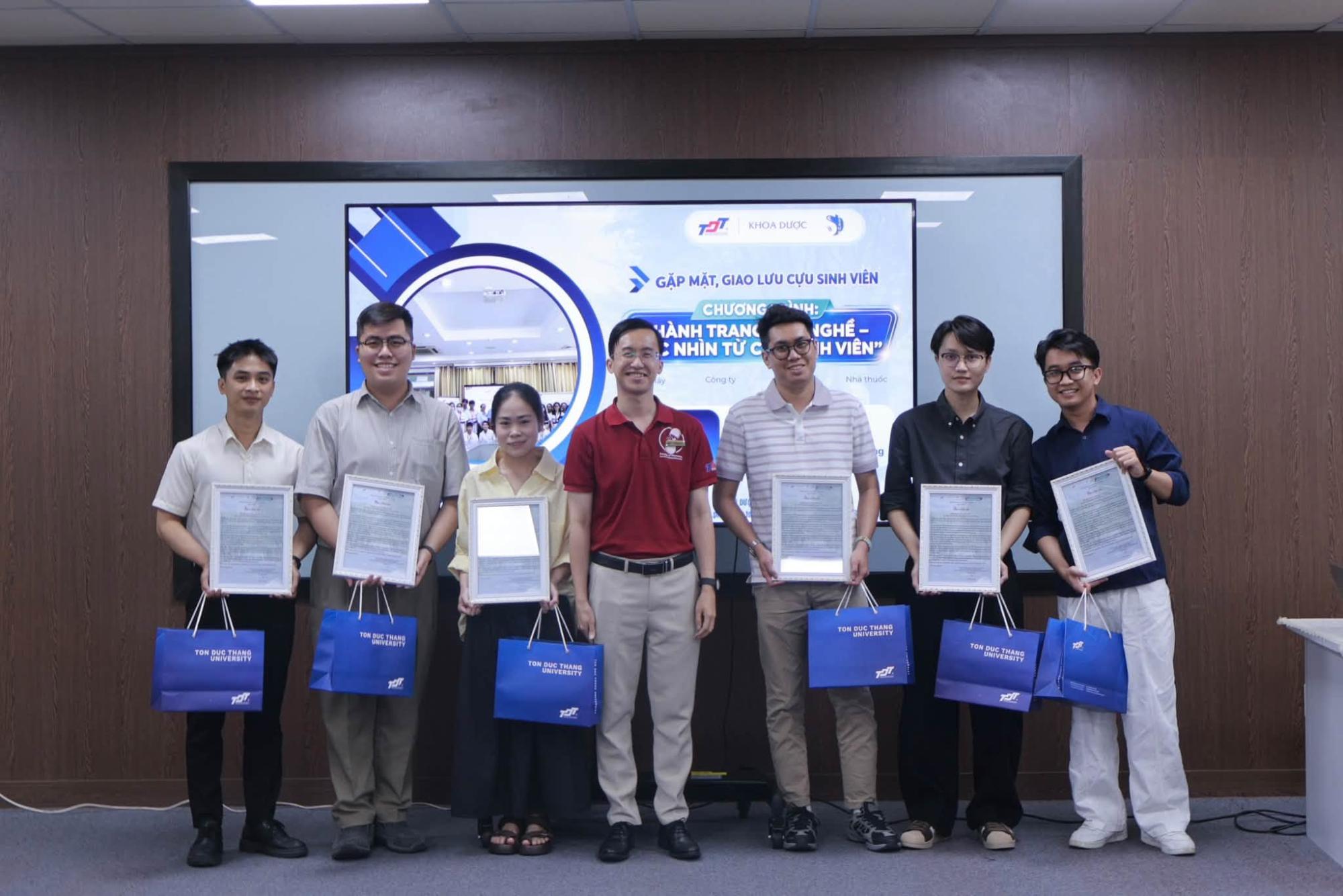 Các khách mời tại chương trình Hành trang vào nghề