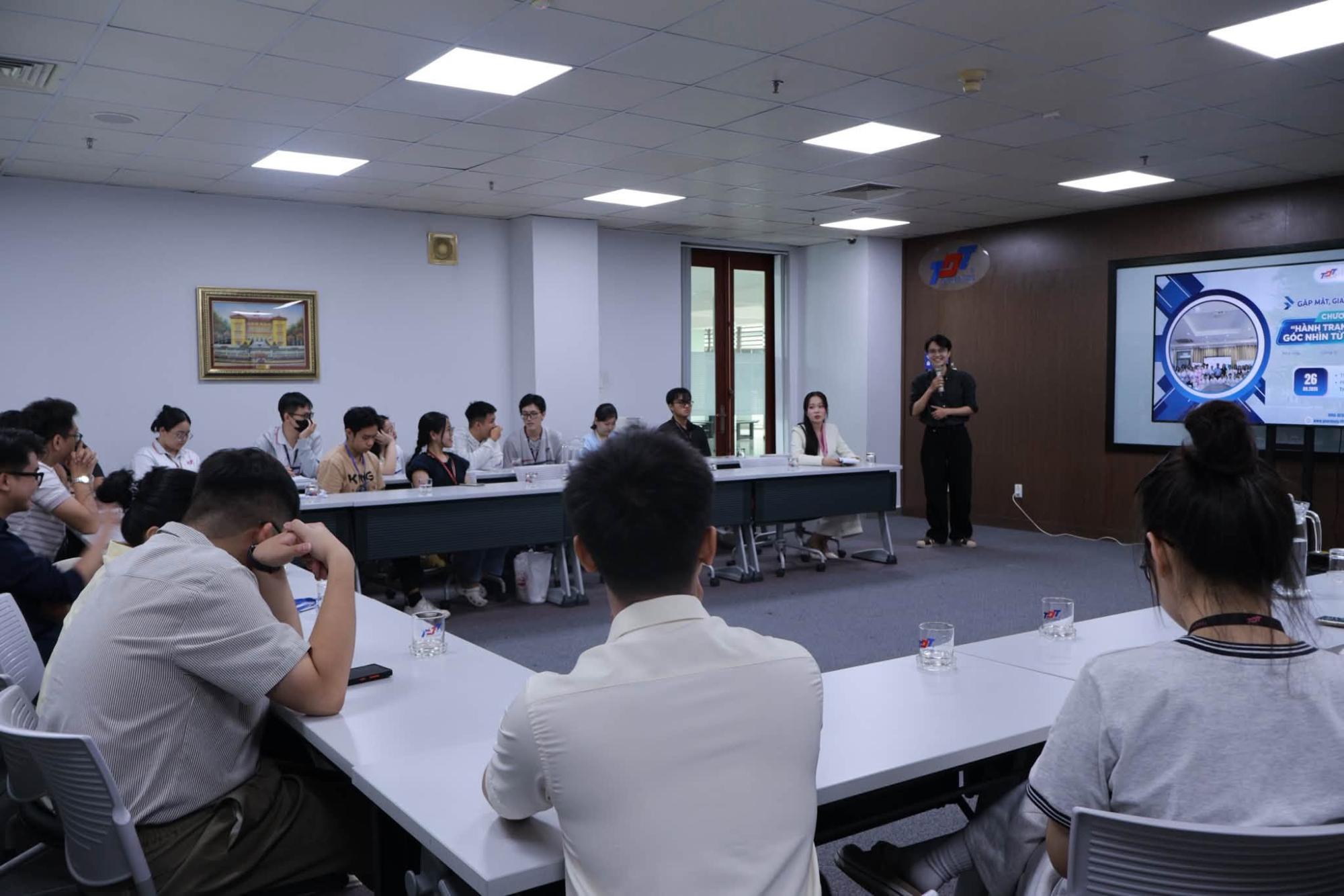 Sinh viên Khoa Dược giao lưu với cựu sinh viên