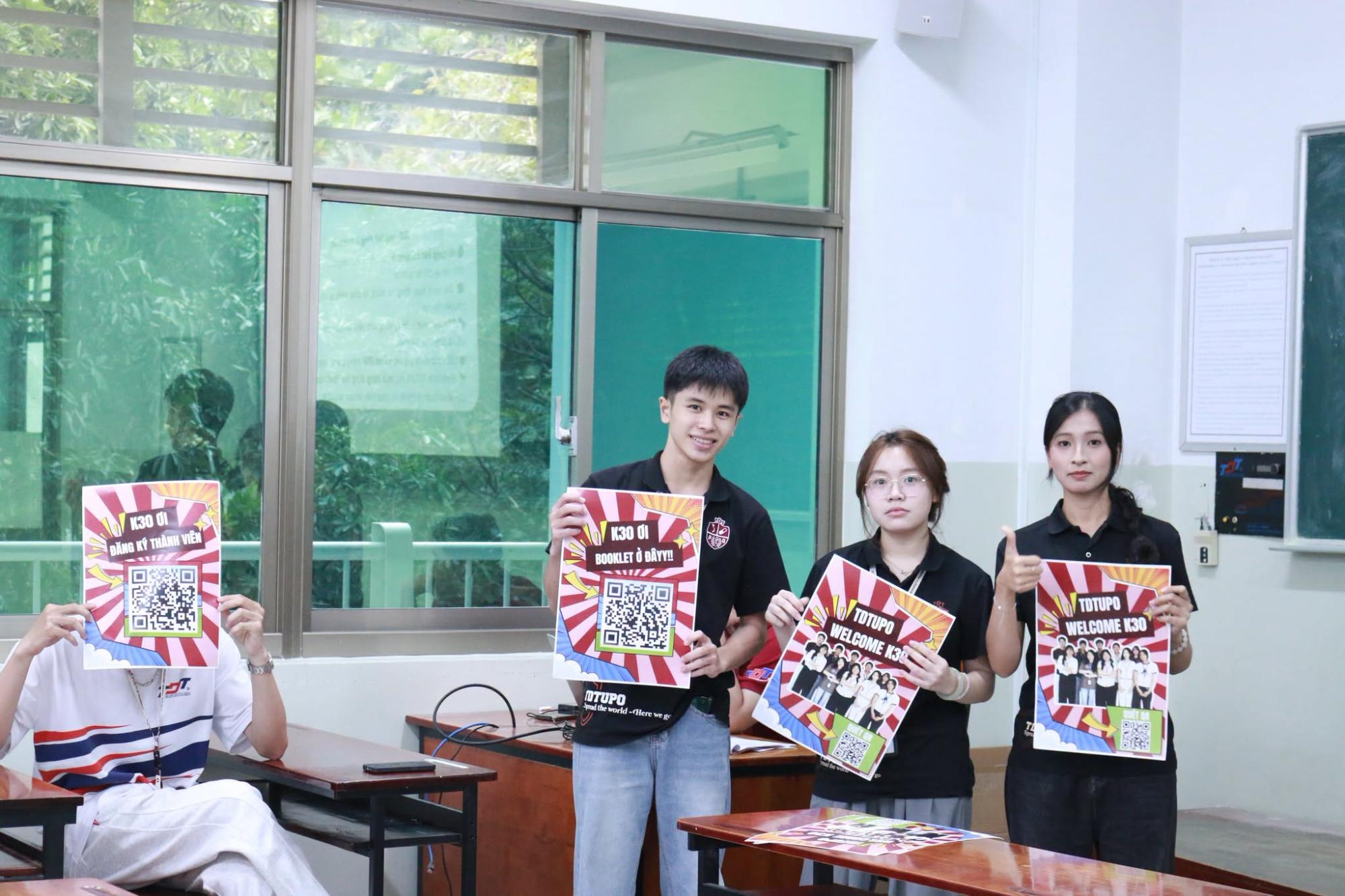 ​​​​Tân sinh viên