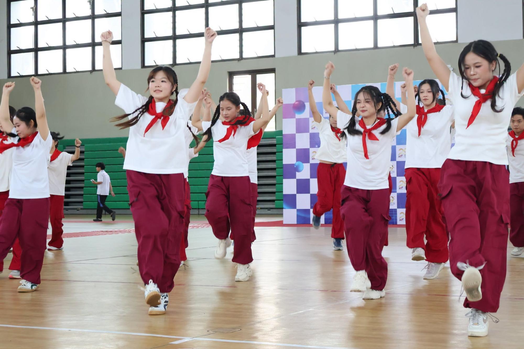 Các thành viên tham gia chương trình