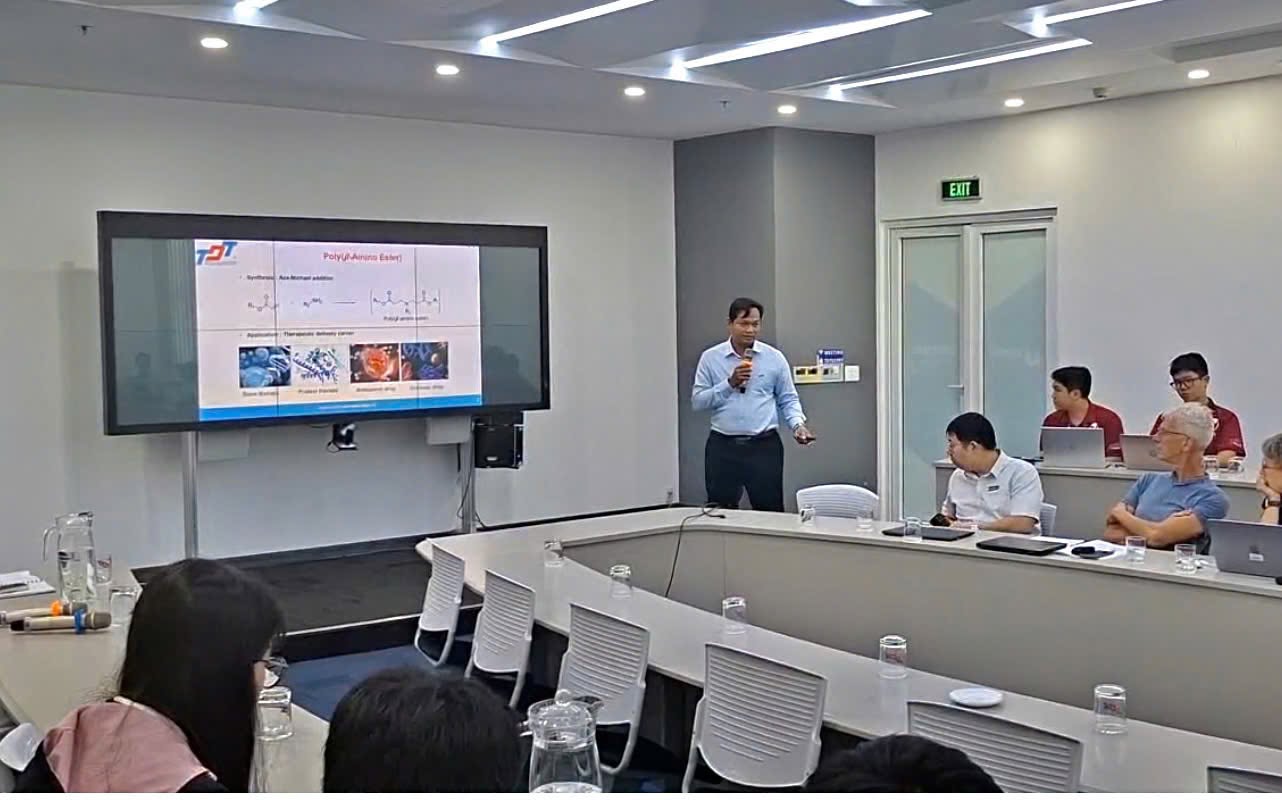 Các nhà khoa học trình bày tại seminar