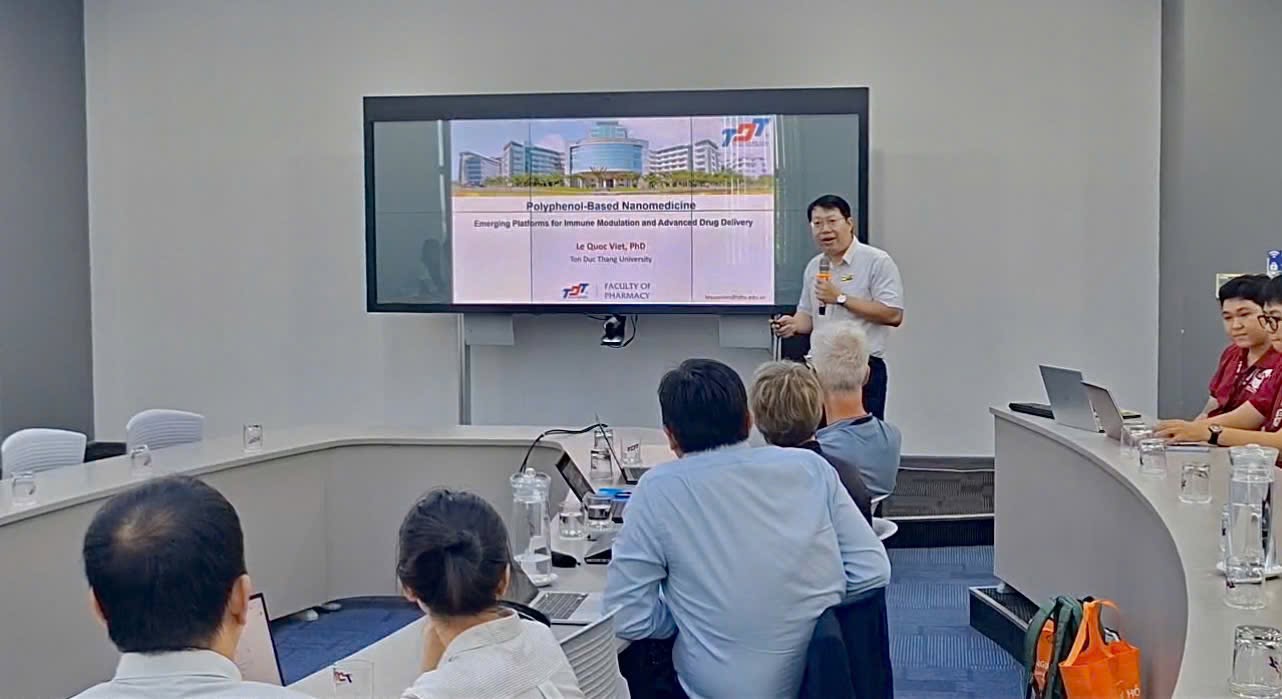 Giảng viên và người học tham dự seminar
