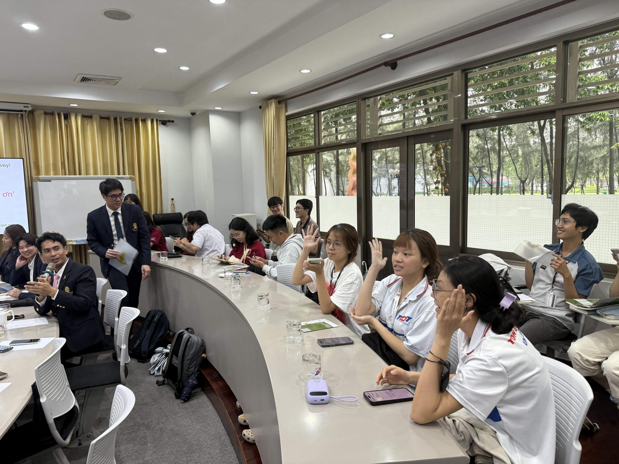 Academic meeting photo 9