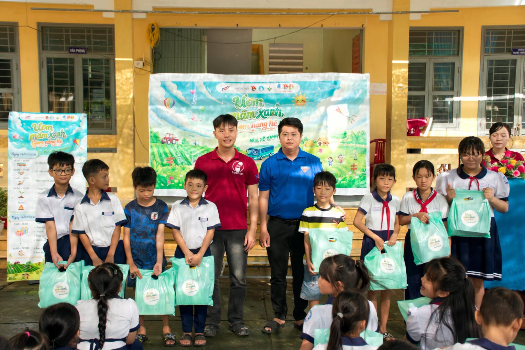 Hoạt động an sinh xã hội của Khoa Dược TDTU